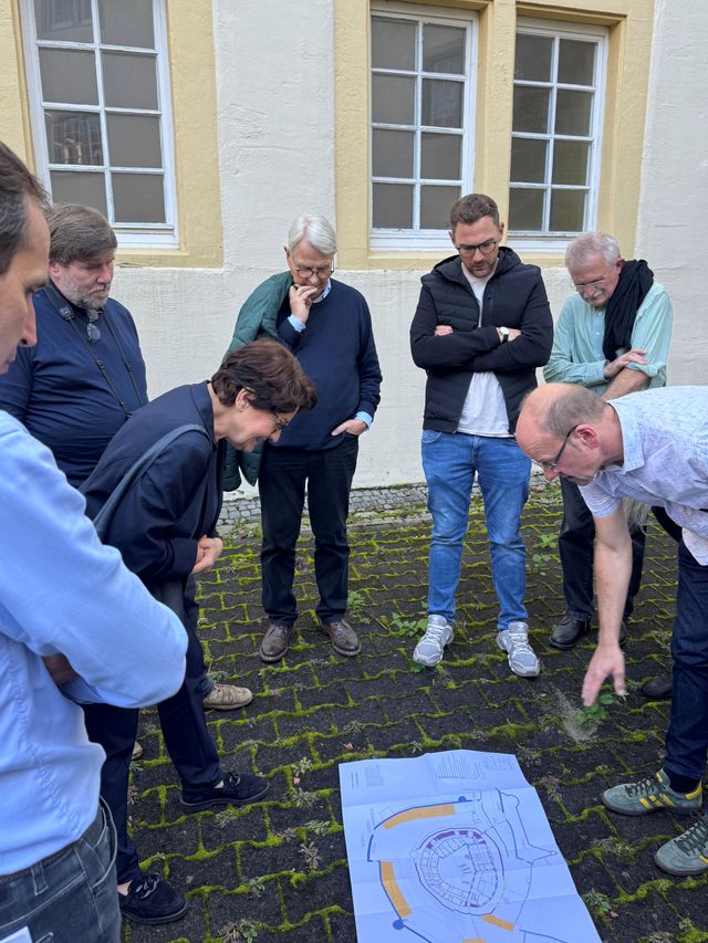 Grüne MdL auf Baustellen-Besichtigung auf Schloss Kaltenstein