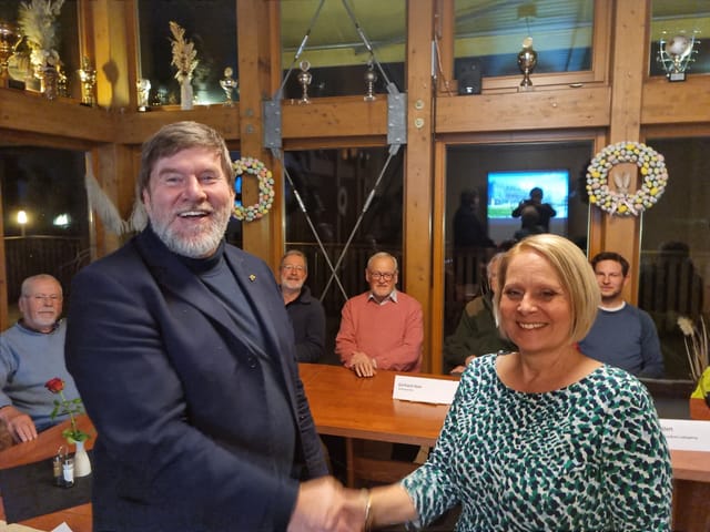 Staffelstab - Übergabe von Rösler an Günter bei kreisweiten Naturschutztreffen